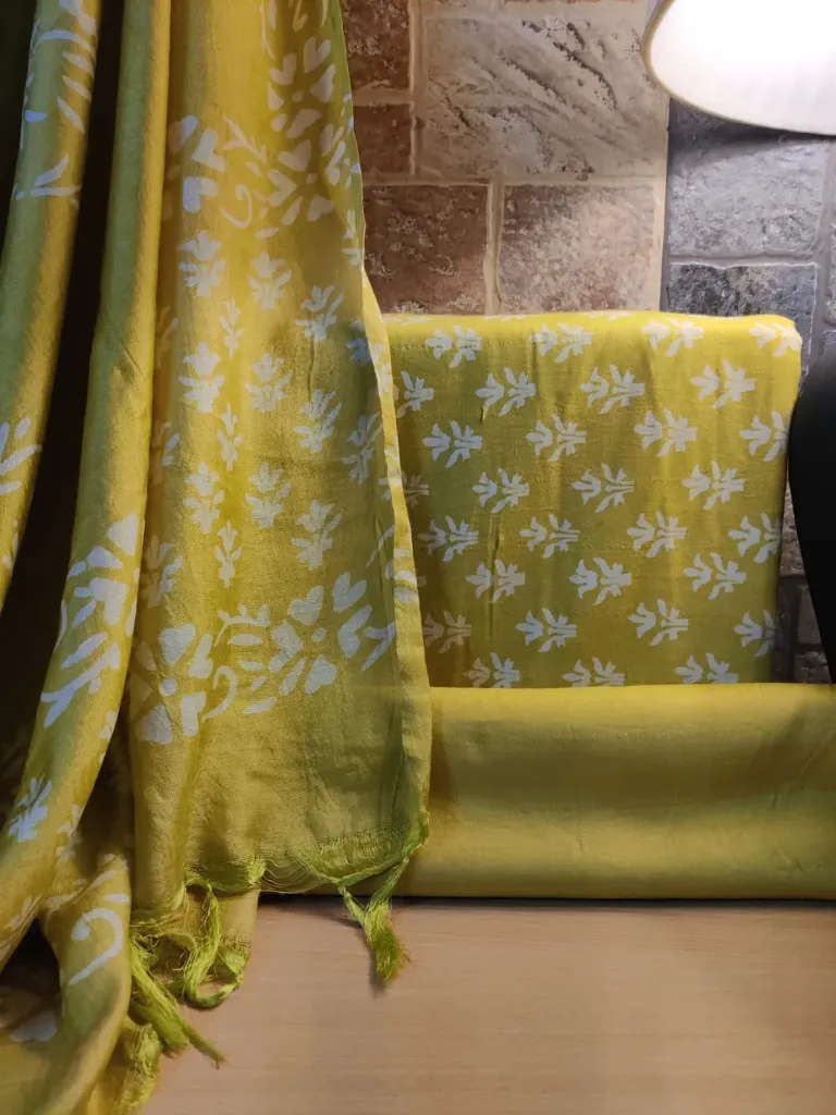 Eri Cotton- Fluro Green with White Motifs 3 Piece